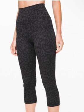 Lululemon /// Women’s Align High-Rise Crop - Size 6